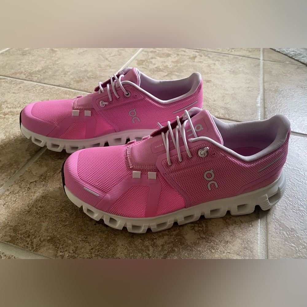 On Cloud 6 Shoes, Raspberry and White, Size 7.5 M, Excellent Condition - Picture 2 of 5
